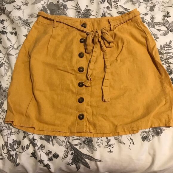 Forever 21 Button Down Yellow Skirt everyday classic - Picture 4 of 6